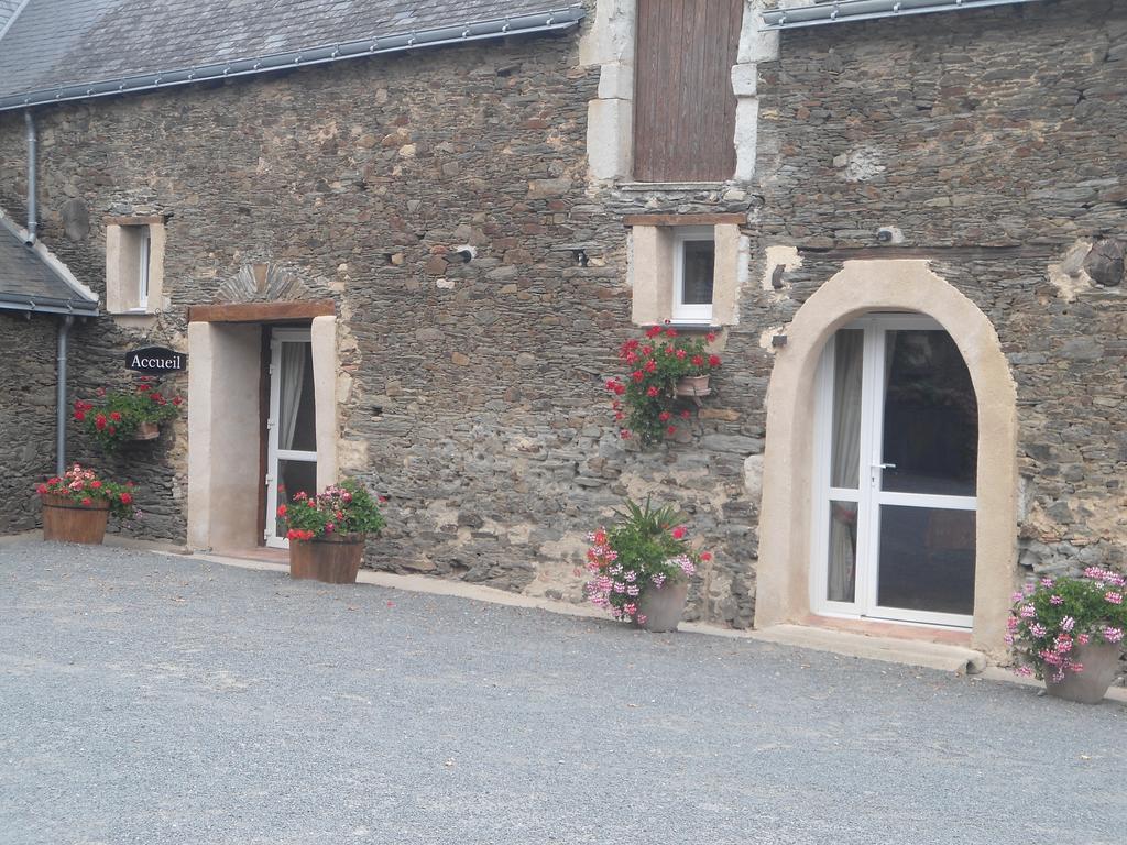 Bed and Breakfast Domaine De La Cour Sainte-Gemme-dʼAndigné Esterno foto