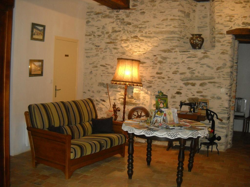 Bed and Breakfast Domaine De La Cour Sainte-Gemme-dʼAndigné Esterno foto