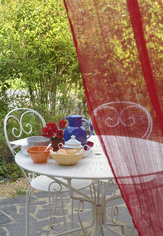 Bed and Breakfast Domaine De La Cour Sainte-Gemme-dʼAndigné Esterno foto