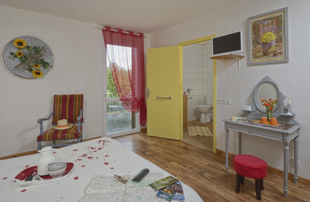 Bed and Breakfast Domaine De La Cour Sainte-Gemme-dʼAndigné Esterno foto
