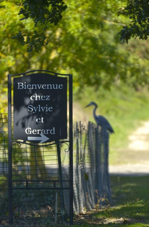 Bed and Breakfast Domaine De La Cour Sainte-Gemme-dʼAndigné Esterno foto