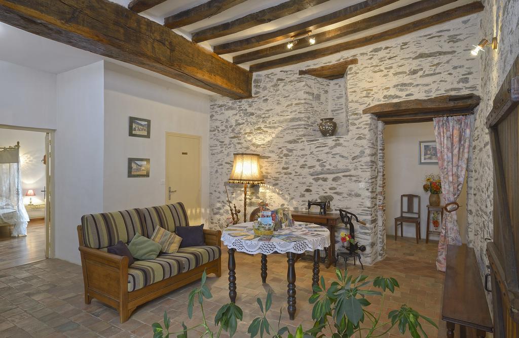 Bed and Breakfast Domaine De La Cour Sainte-Gemme-dʼAndigné Esterno foto